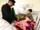 عیادت خادمان بارگاه رضوی از بیماران بستری در بیمارستان جاسک